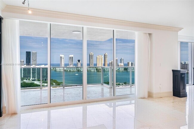 Primary Photo - 3201 NE 183rd St