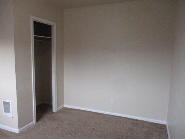 Building Photo - 1 Bedroom Unit Available Downtown Tacoma