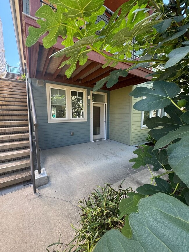 Building Photo - Beautiful 2 bed /1 bath condo in desirable Germantown - walking distance to coffee shops, restaur...