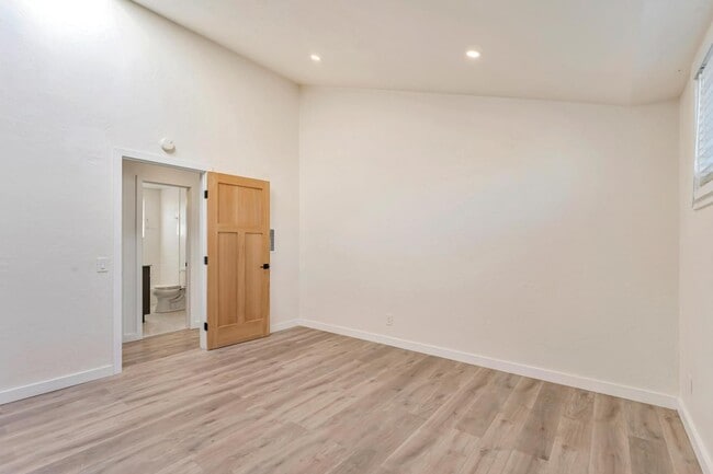 Building Photo - 2668 Quartz St