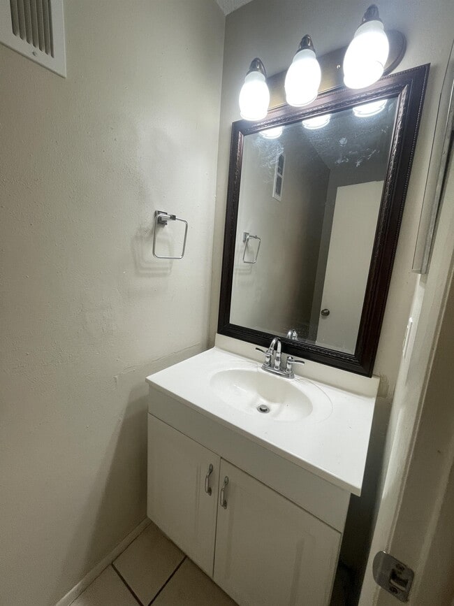 Building Photo - 5506 Pokeweed Ct