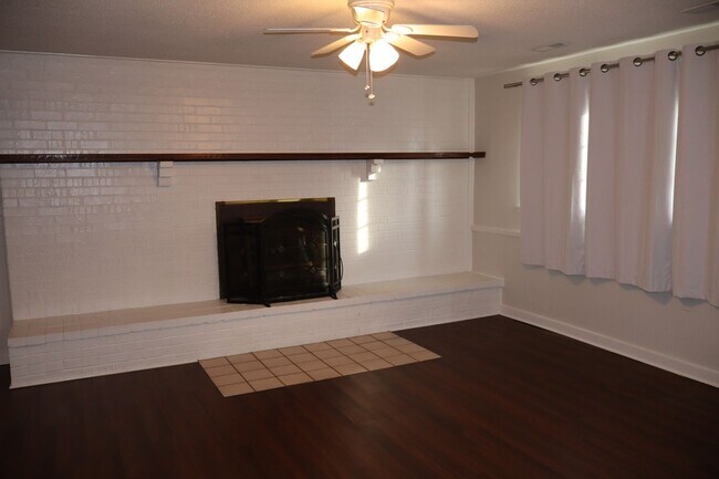 Building Photo - 3809 W Rollins Rd