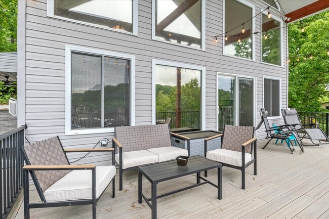 Building Photo - 24 Mimosa Rd