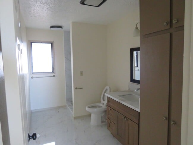 Building Photo - 127 Kanoelani St