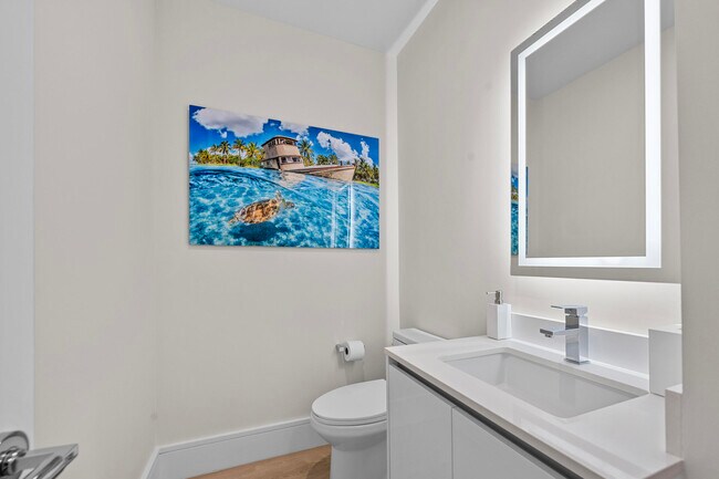 Building Photo - 220 Lake Shore Dr