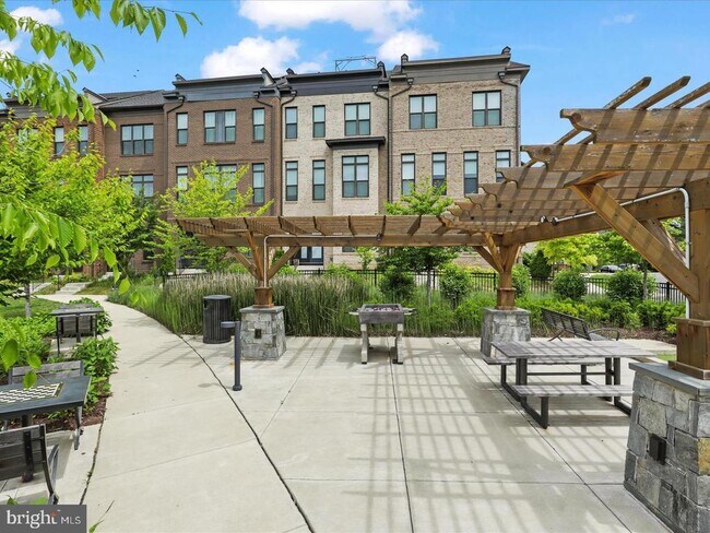 Building Photo - 12293 Sessile Commons
