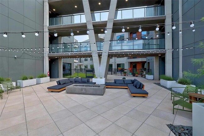 Building Photo - 1701 Simond Ave Ave