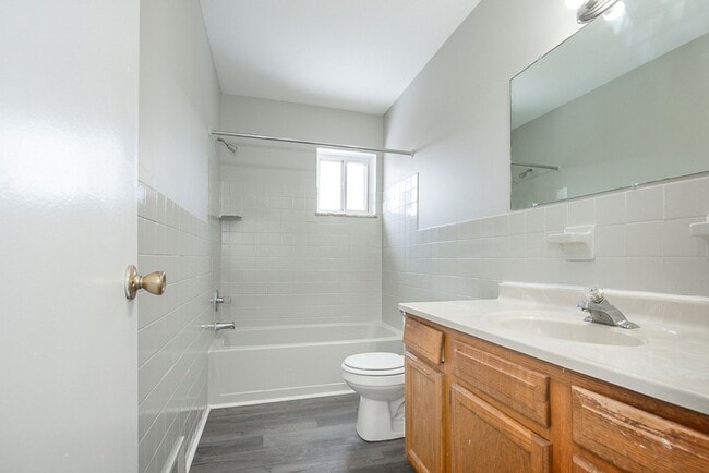 Building Photo - 2 BED 1.5 BATH UNIT IN THE BANBURY CONDOMINIUMS!