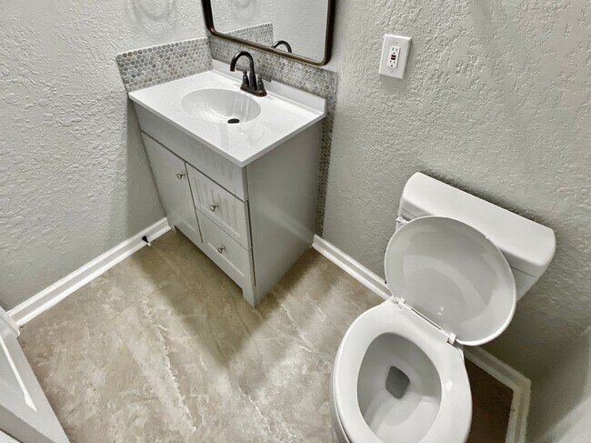 Building Photo - Charming Jenks Home with Vintage Character...