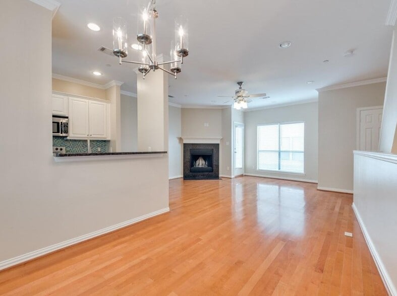 Dining/Living - 2407 Stutz Dr