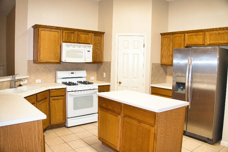 Building Photo - 1507 Hollyhock Ct