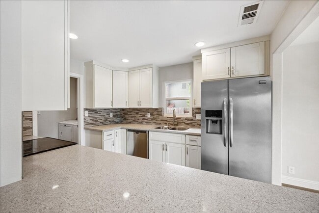 Building Photo - 6225 Ranier Way