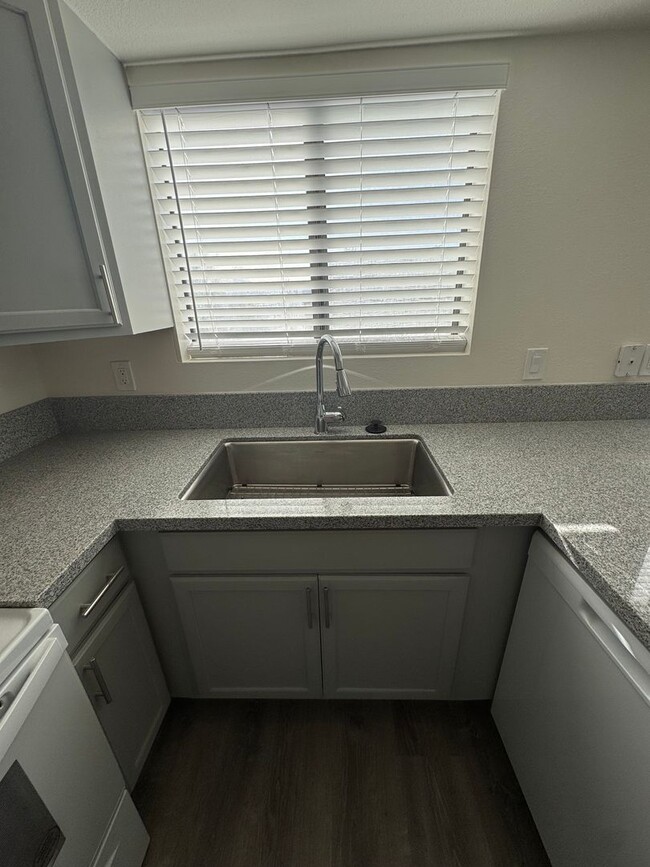 Building Photo - Stunning Remodeled 3-Bed Condo with River & Casino Views!