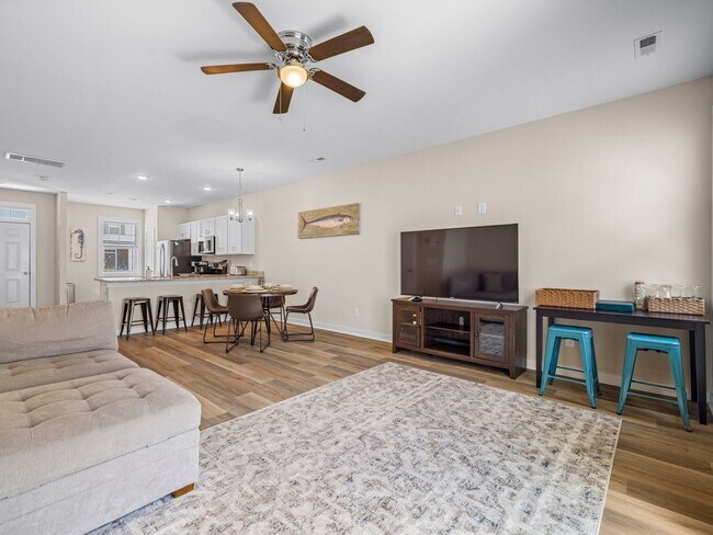 Building Photo - Townhome in Sneads Ferry