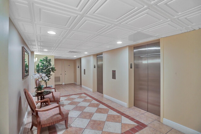 Building Photo - 5000 N Ocean Blvd