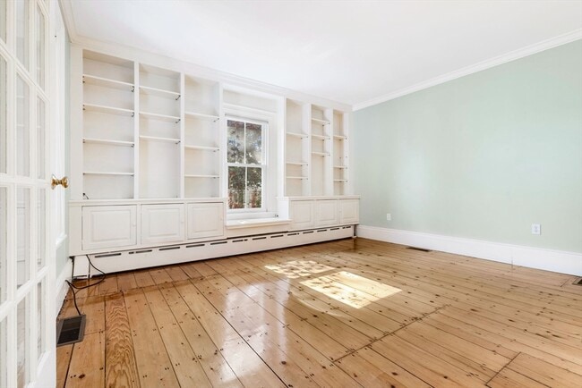 Building Photo - 34 Thoreau St