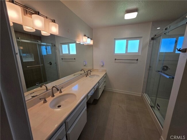 Building Photo - 13436 Cypress Ave