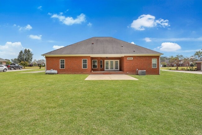 Building Photo - 1821 Old Carriage Trail