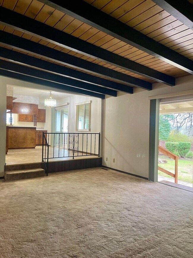 Building Photo - CHARMING 3 BED 2 BATH HOUSE WITH NEW HVAC, ROOF & LARGE FENCED BACKYARD