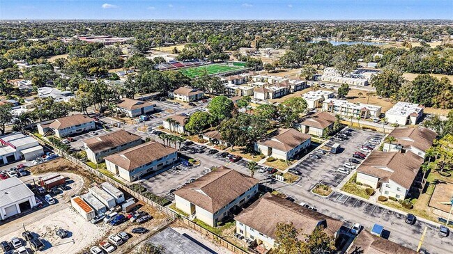 Building Photo - 550 Golden Raintree Pl