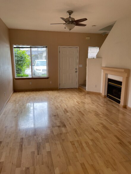 Building Photo - 5264 NE 121st Ave