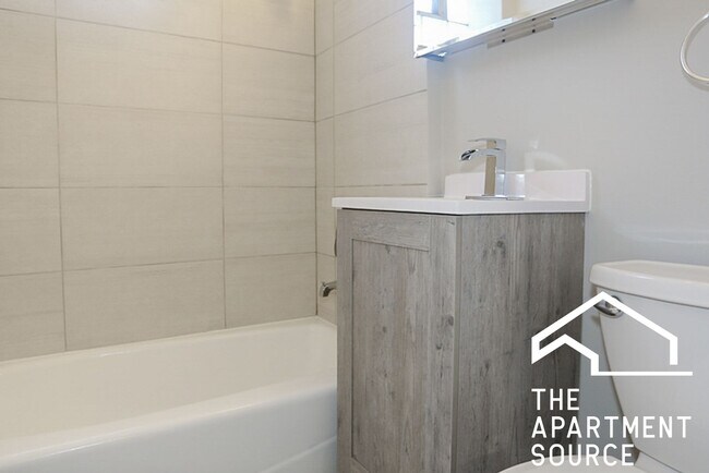 Building Photo - 3928 N Pine Grove Ave