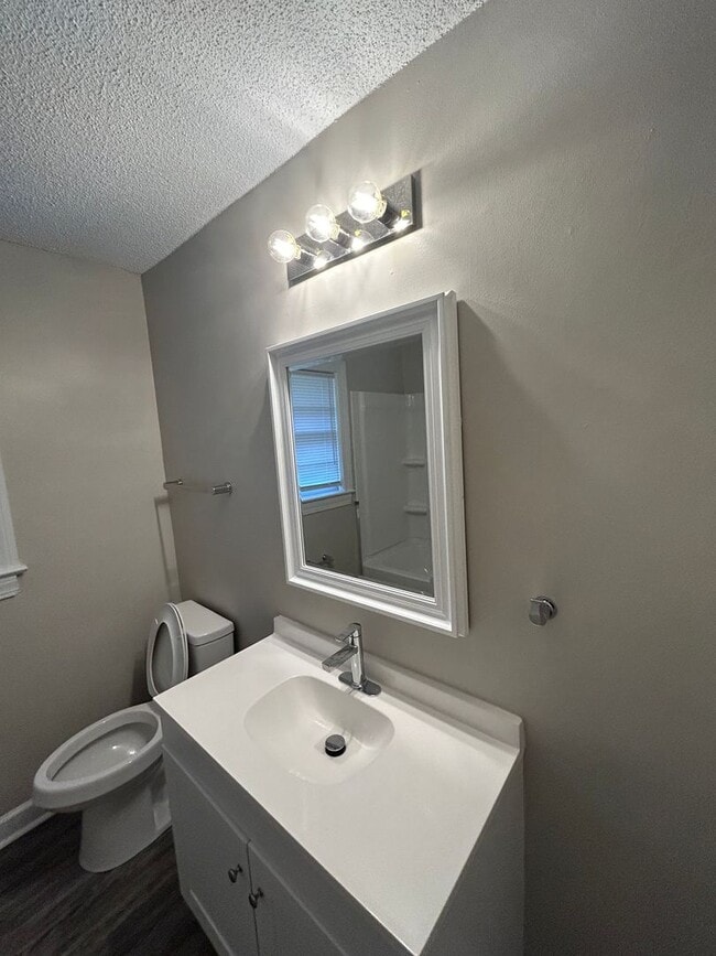 Building Photo - Four Bedroom Two Bath House for Rent $1100...