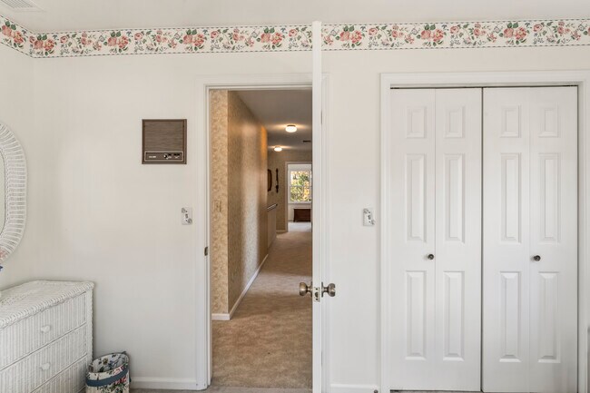 Building Photo - 23 Westview Dr