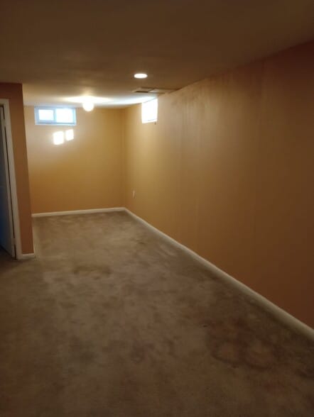 Interior room view - 5655 W Ellsworth Ave