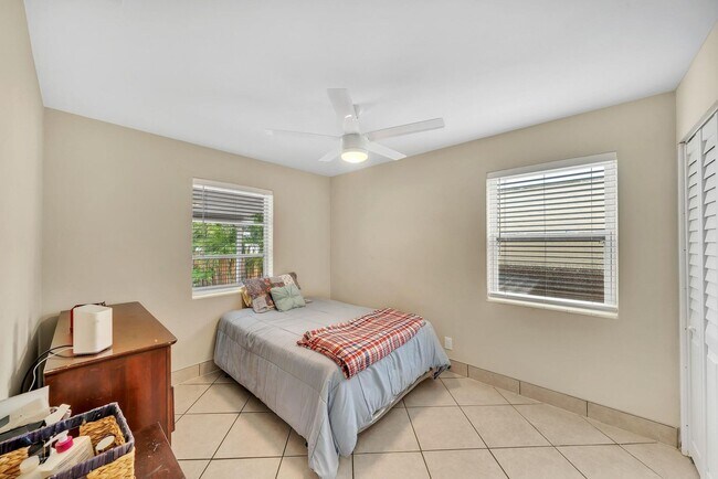 Building Photo - 726 N A St