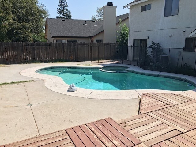 Building Photo - Nice Home with Pool