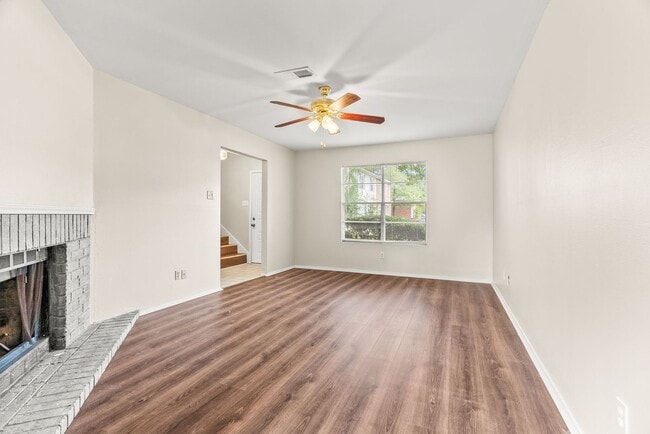 Building Photo - Townhouse in Maumelle!