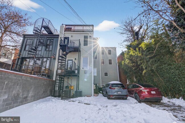 Building Photo - 1328 Maryland Ave NE