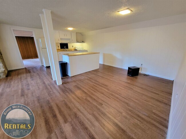 Building Photo - 316 Carl Giles Rd