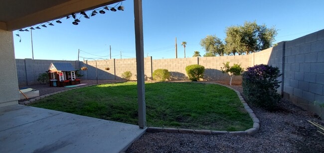 Building Photo - 11824 W Dahlia Dr