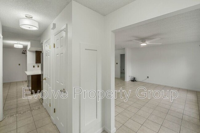 Building Photo - 724 Forest Glen Ct