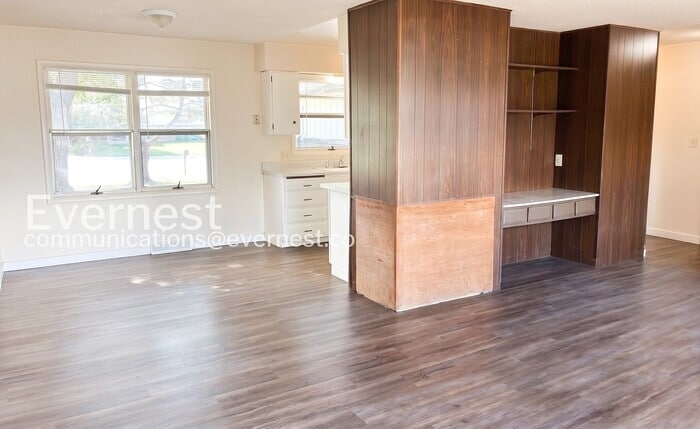 Building Photo - 928 Timber Ln
