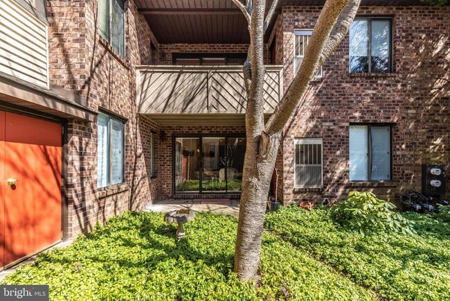 Building Photo - 703 Mountainview Dr