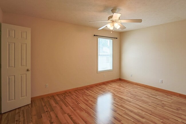 Building Photo - 2623 E Oaklawn Ct