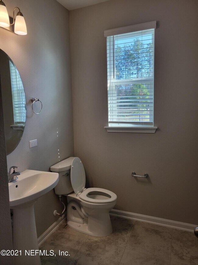 Building Photo - 334 Pine Bluff Dr