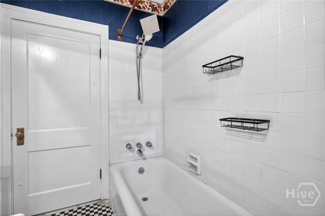 Building Photo - 417 E 49th St
