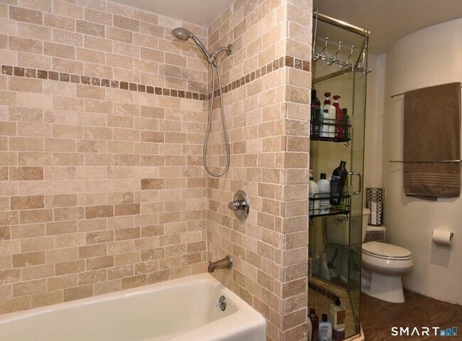 Building Photo - 285 East Ave