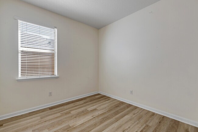 Building Photo - 627 Aeolian Dr