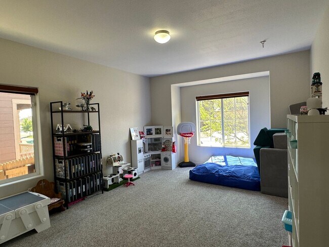 Building Photo - Beautiful 5 bedroom ranch home in (D49)