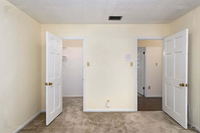 Building Photo - 962 Lansdale Ct