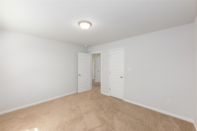 Building Photo - 301 Elm Br Trl