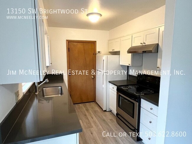Building Photo - 13150 SW Brightwood St