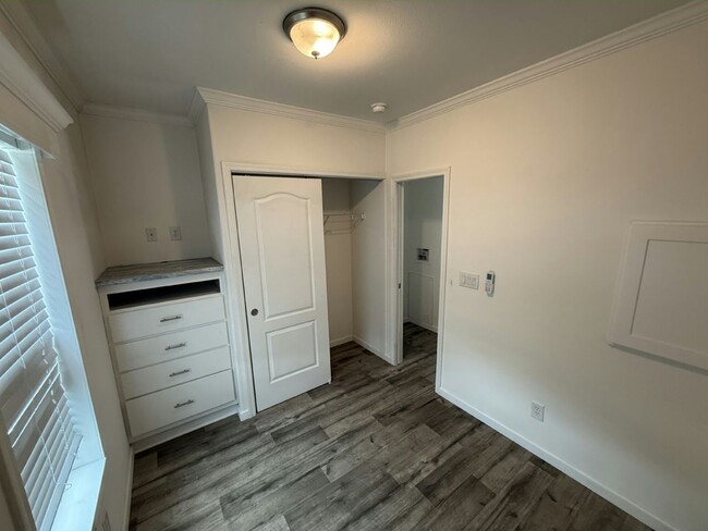 Building Photo - 8801 E Moonrise Ln