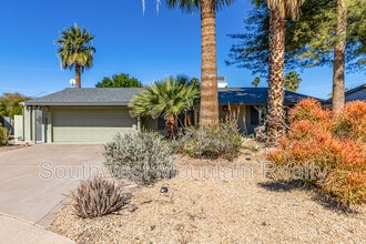 Building Photo - 8538 E Mitchell Dr