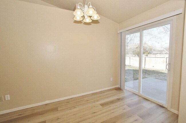 Building Photo - Immaculate Single-Level Home